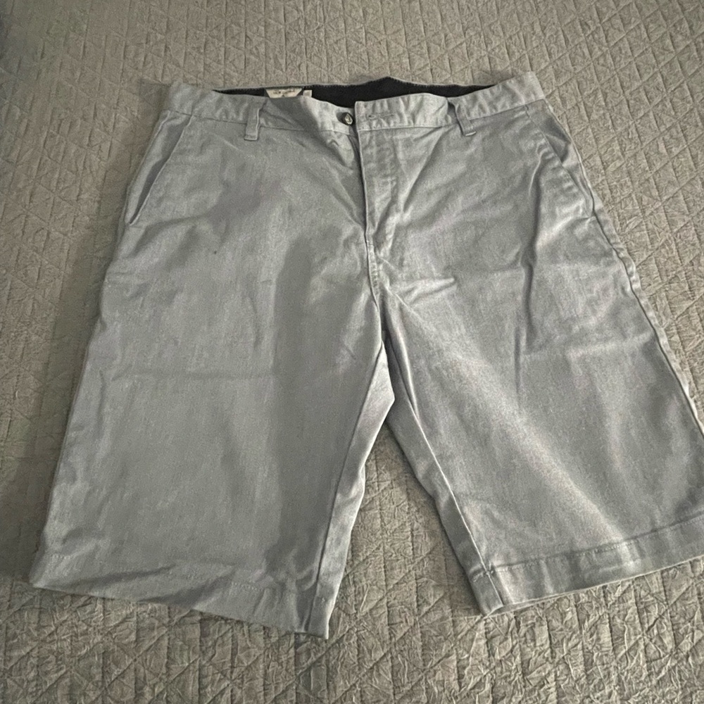 Volcom shorts 33”